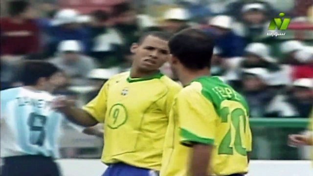 الشوط الثاني مباراة البرازيل و الارجنتين 2-2 نهائي كوبا امريكا 2004