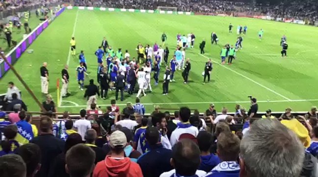 Tuča igrača nakon meča