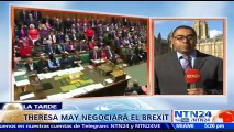 Theresa May intentará formar gobierno tras perder en elecciones la mayoría absoluta del Parlamento británico