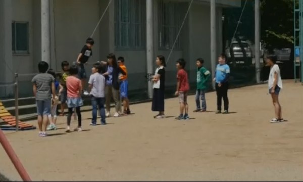 Anak-Anak Jepang Ikut Latihan Evakuasi Antisipasi Rudal