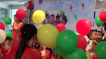 Các bé mầm nón đáng yêu vui hát Như có Bác Hồ trong lễ khai giảng