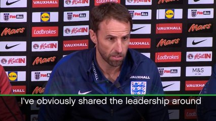 Video herunterladen: Southgate hands Kane England's armband