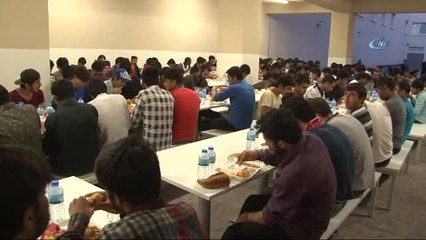 Farklı Ülkelerden Geldiler, İftar Sofrasında Buluştular