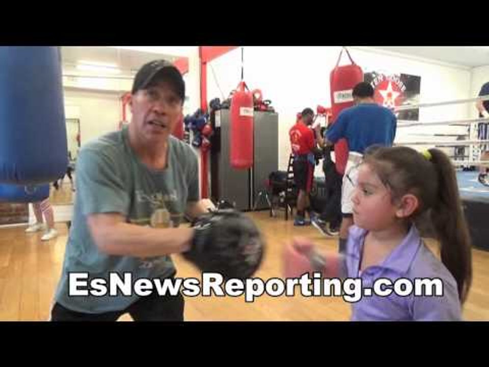 Little Girl Killing The Mitts In Van Nuys - EsN...