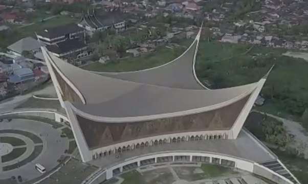 Kemegahan Masjid Raya Sumatera Barat Tanpa Kubah