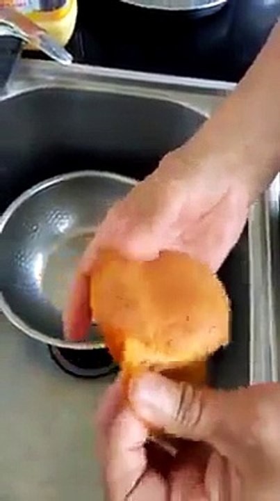 Elle retrouve du coton dans ses madeleines achetées achetées en supermarché