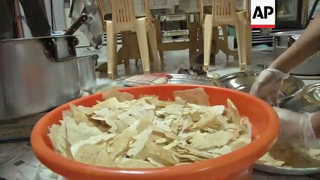 Expats in UAE experience local iftar tradition