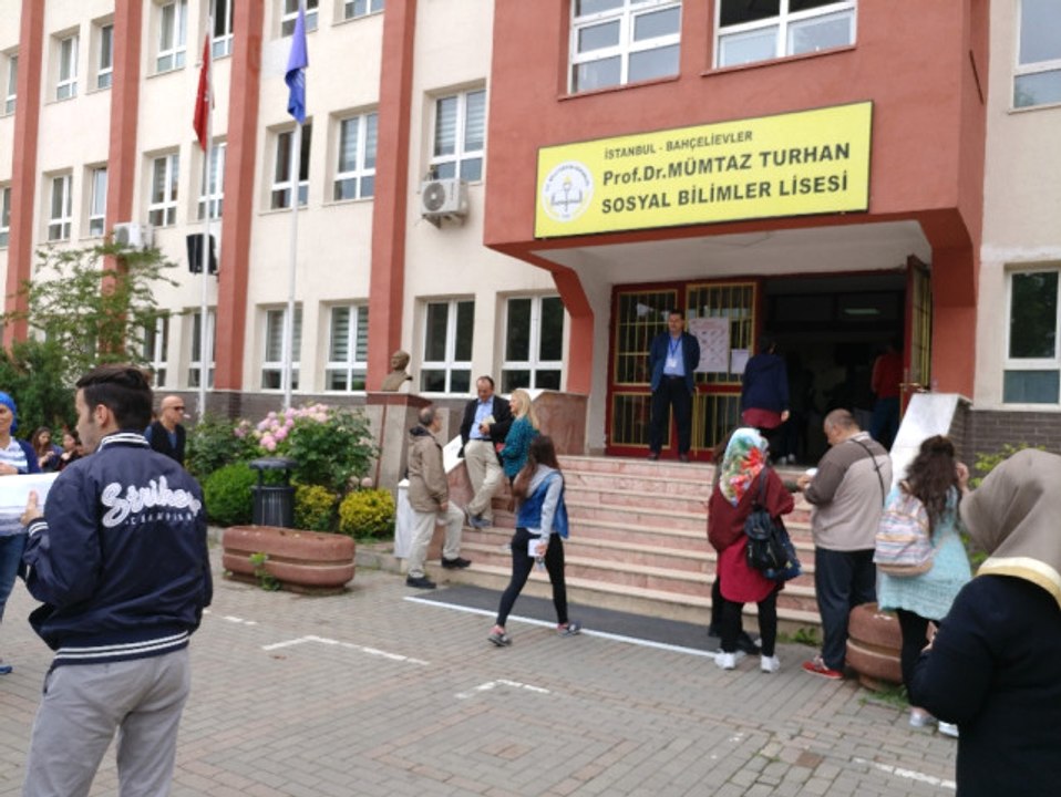 Lys'ye Girecekler Sabahın Erken Saatlerinde Okullara Akın Etti