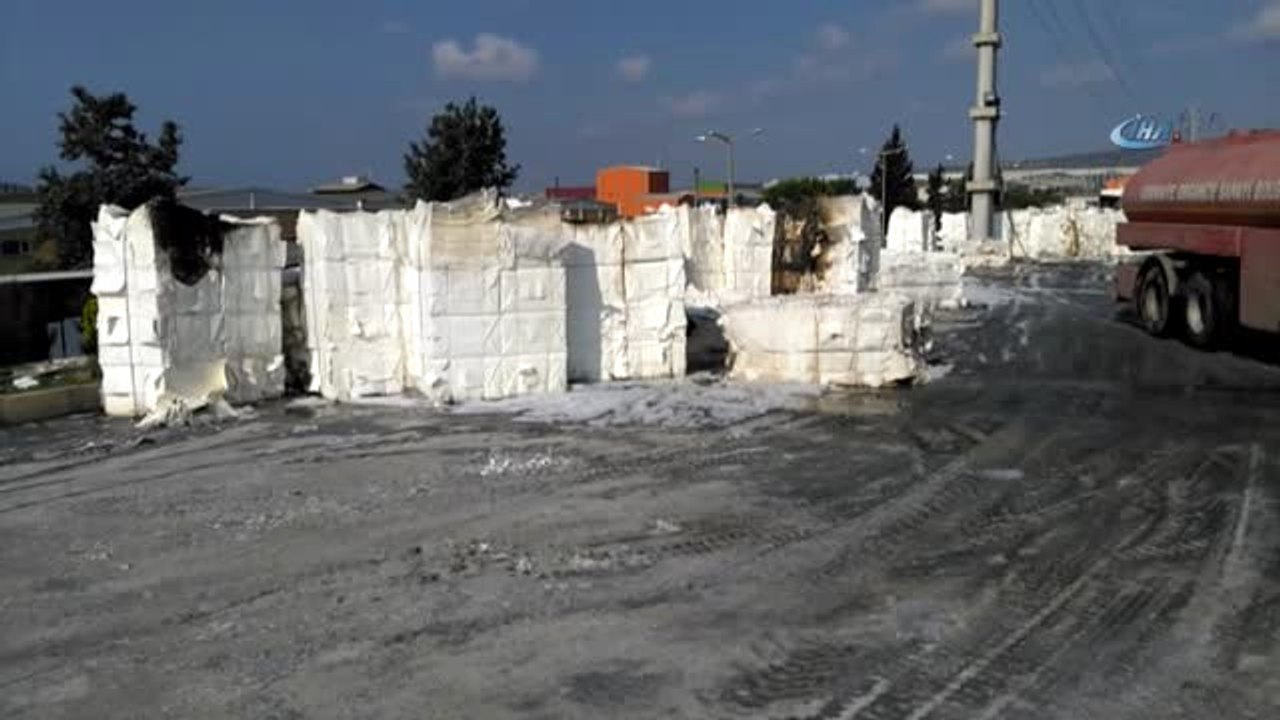 Osmaniye'deki Kağıt Fabrikası Yangınında Soğutma Çalışmaları Devam Ediyor