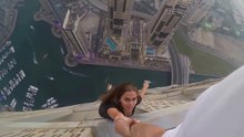 Selfie estremo - La modella Viktoria Odintsova rischia la vita
