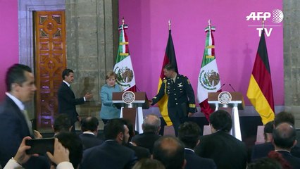 Merkel llama a negociación rápida de Brexit en visita México