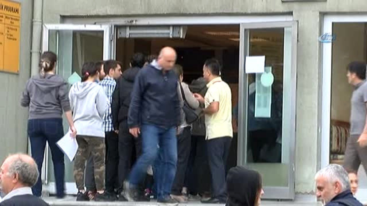 Sınava Geç Kalan Vatandaş İsyan Edince, Halk Tepki Gösterdi