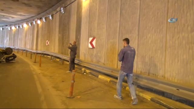 Duvara Çarpıp Takla Atan Araçtan Burunları Bile Kanamadan Çıktılar