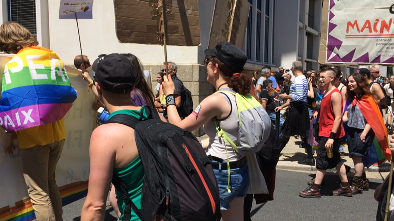 Départ de la marche des fiertés