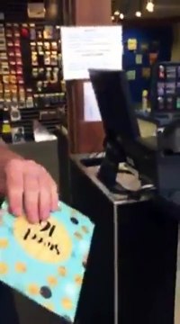 Emouvant, ce jeune reçoit un beau cadeau de la part de son papa défunt pour son anniversaire