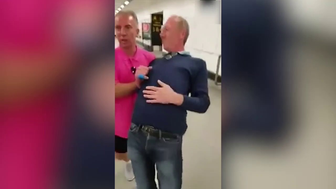 Il sont pote bourré à prendre le métro... pas facile