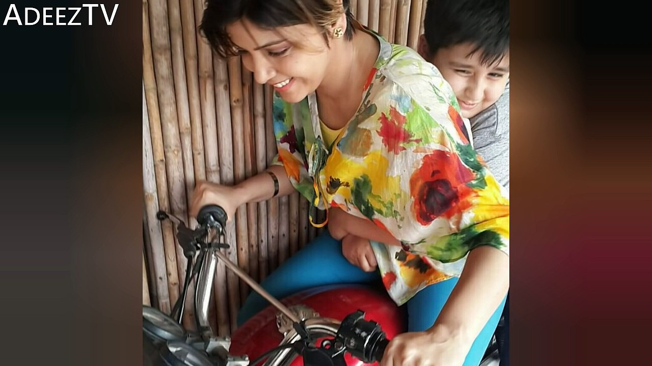 Hadiqa Kiani With Her Son and Mother