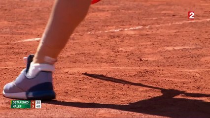 Roland-Garros 2017 :  Nouvelle faute directe d'Ostapenko et Halep empoche la première manche (4-6)