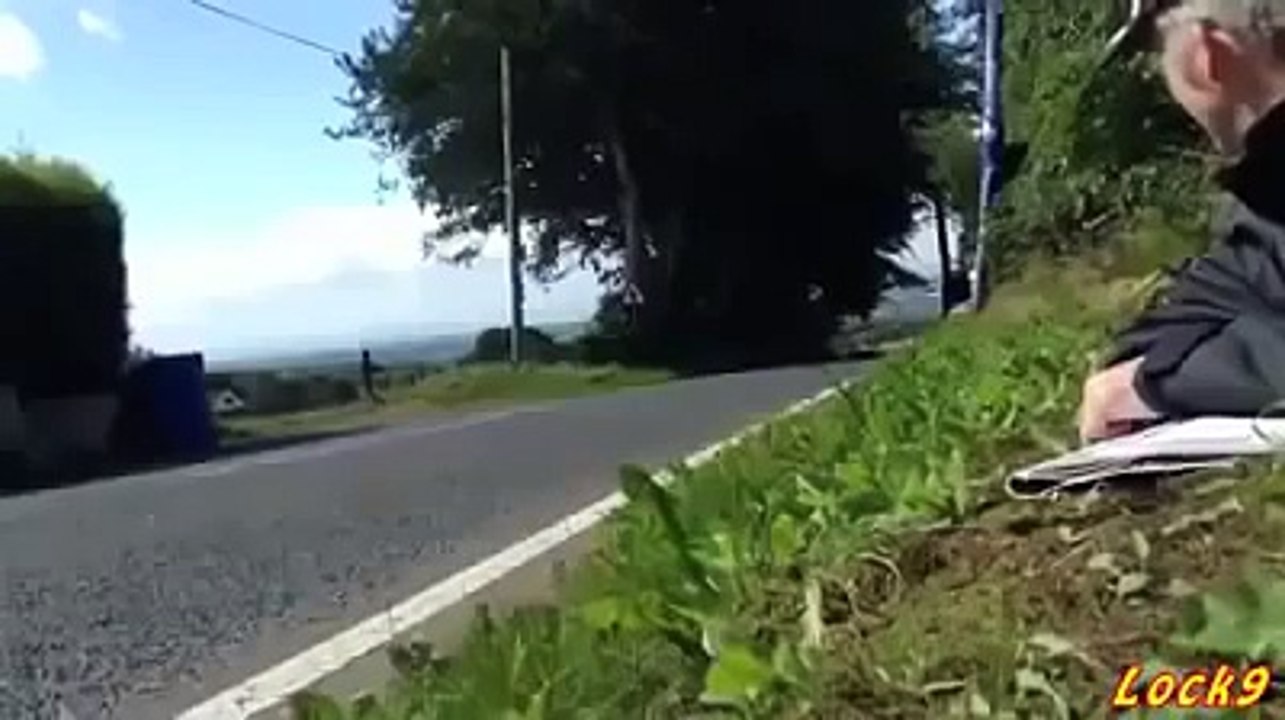 300 km hızla giden motorlar yakından nasıl görünür ?