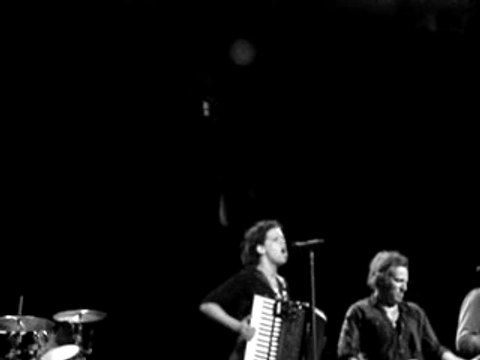 Bruce Stringsteen and Arcade Fire - Keep the car running