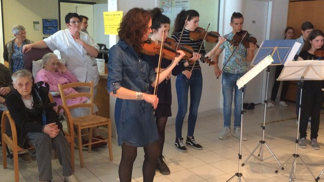 L'école de musique joue pour les patients