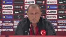 Türkiye Futbol Direktörü Terim, Basın Toplantısı Düzenledi (2) - Oyuncuyu Gönderme Kararı Benimdir