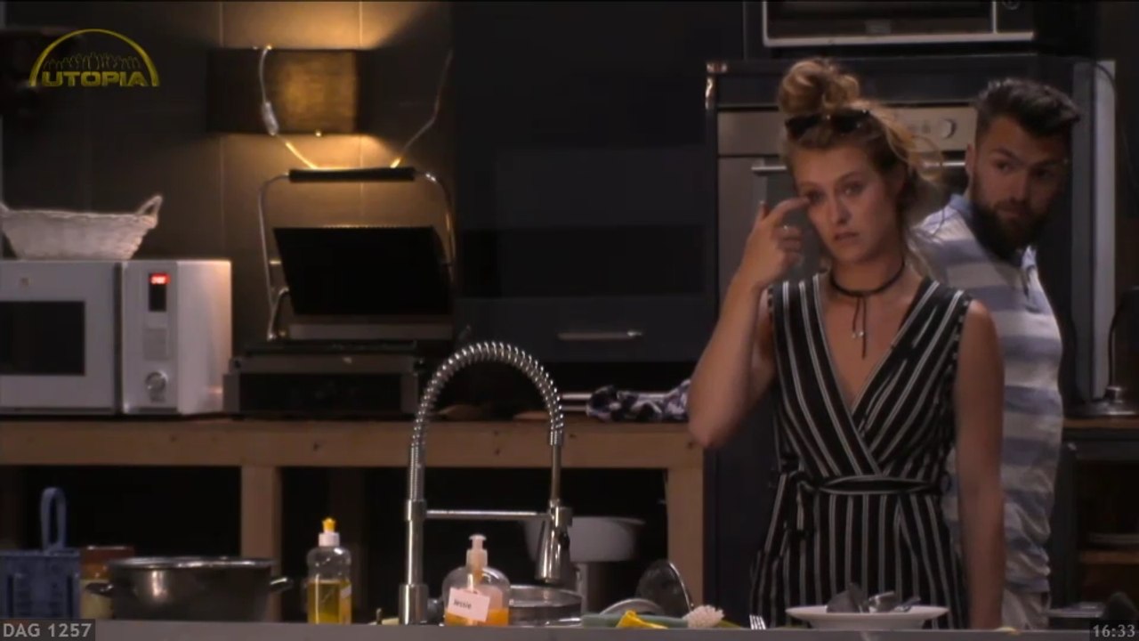 "Cemal zit eerst met zijn hand in zijn broek en dan gaat ie alles aanraken, dat vind ik gewoon ranzig."