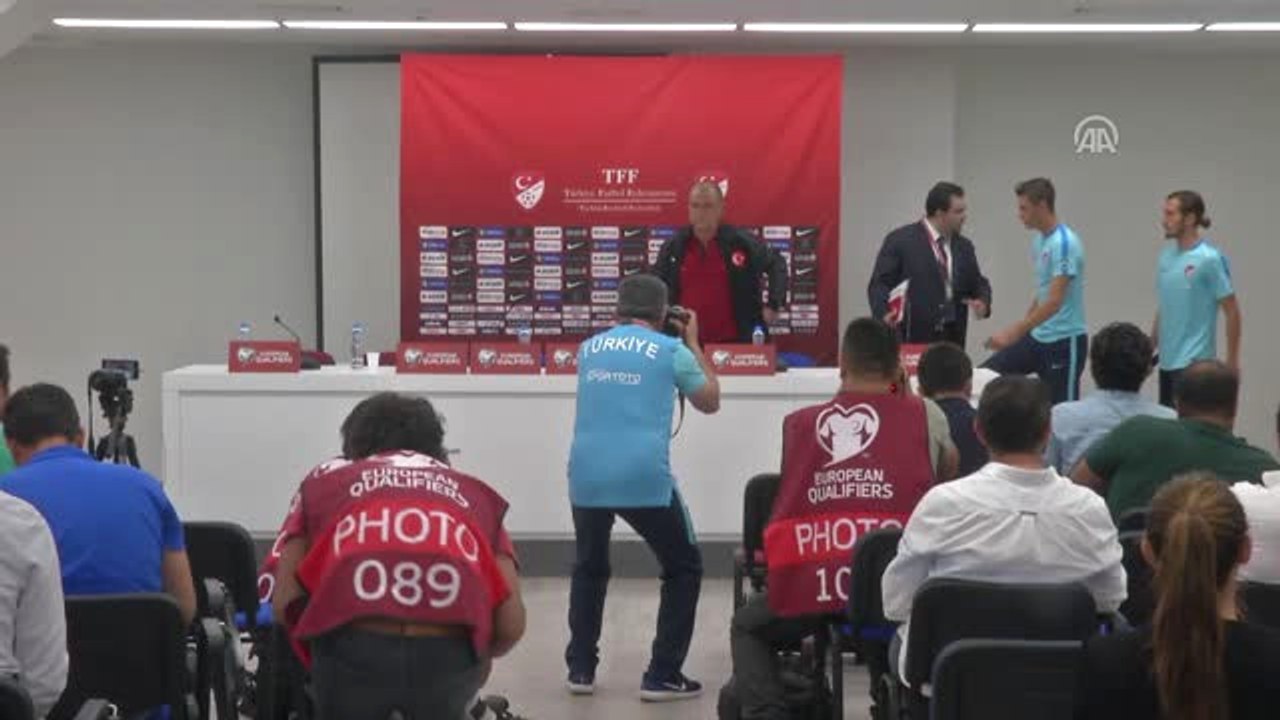 A Milli Futbol Takımı Oyuncuları, Kosova Maçı Öncesi Basın Toplantısı Düzenledi