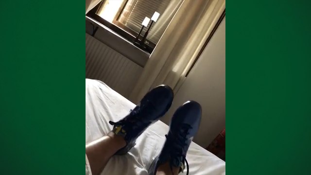 Sem clube, Ibra posta vídeo dormindo de chuteiras; veja!