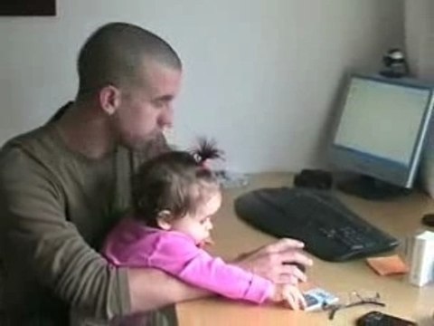 Maxence marche toute seule aout 2007