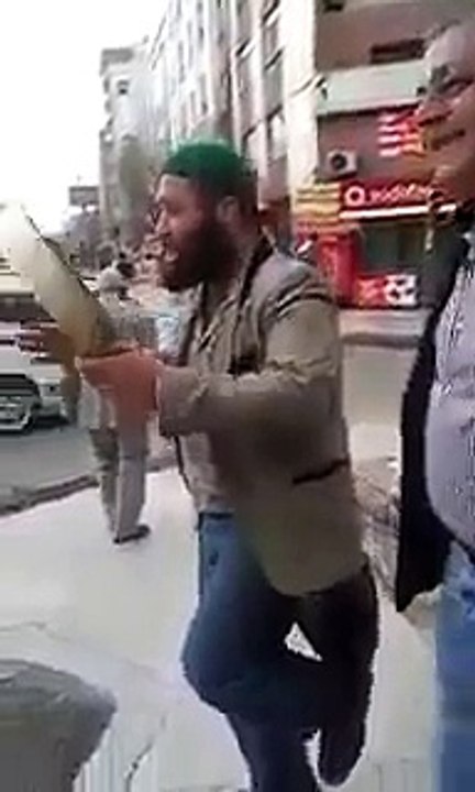 Hacı dayı kendinden geçmiş.