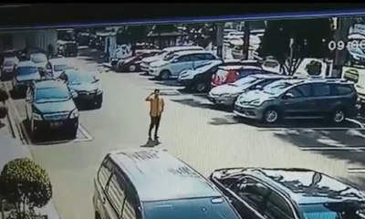 CCTV Rekam Pencurian Mobil di Komplek Pemkab Serang