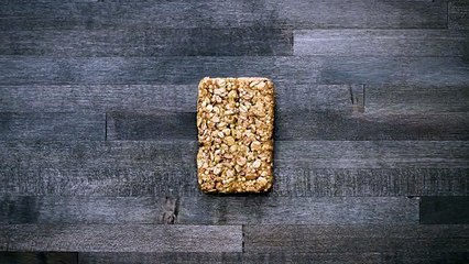 18.Kashi® Crunchy Granola and Seed Bars+ Greek Yogurt