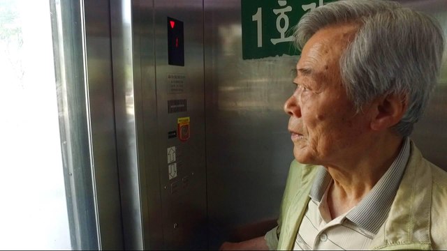 South Korea: Couriers find success by employing the elderly