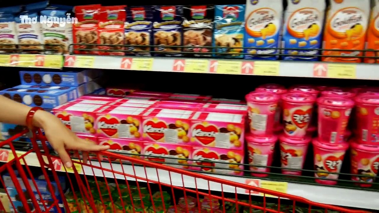 Đi Mua Đồ Ăn Vặt Hàn Quốc Tại Siêu Thị Lotte - THƠ NGUYỄN - THO NGUYEN