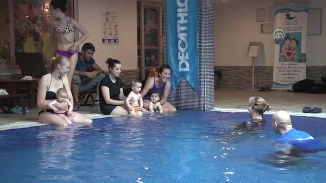 2 Aylık Bebeklere Yüzme Eğitimi - Antalya