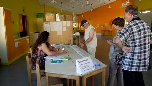 Ohal Altındaki Fransa Bir Kez Daha Sandık Başında