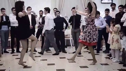 Bir Azerbaycan Düğününden İnanılmaz Gösteri..Buna Bayılacaksınız!