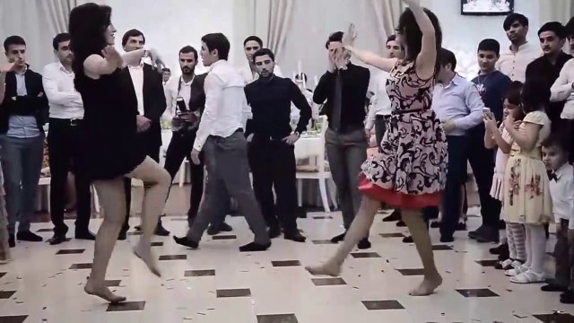 Bir Azerbaycan Düğününden İnanılmaz Gösteri..Buna Bayılacaksınız!