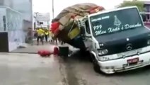 Heavy Loaded Truck Fail - Extreme Truck Drivin