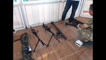 Başkale'deki Bir Kamyonette Çok Sayıda Silah ve Mühimmat Ele Geçirildi