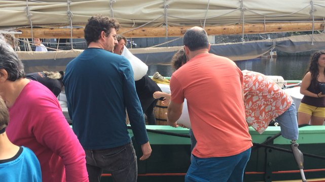 Déchargement de 10 tonnes de sel dans le port