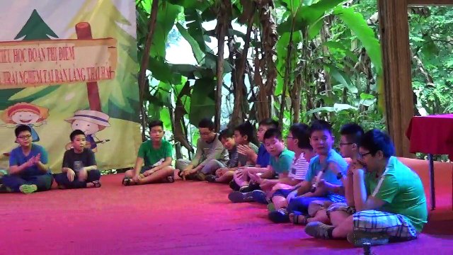 Xúc động cả lớp cùng ngồi hát bài Tạm biệt trước mùa hè chia tay