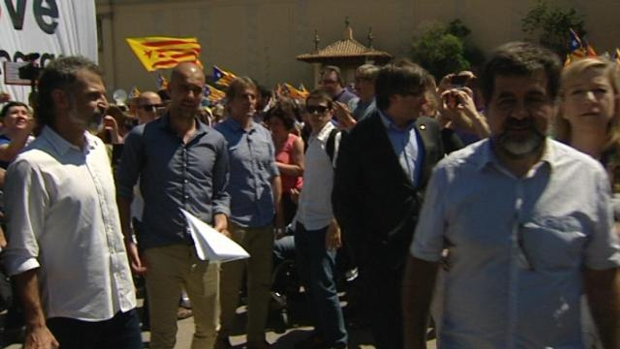 El primer fin de semana tras anuncio pregunta y fecha el mundo soberanista se une para apoyar el referéndum