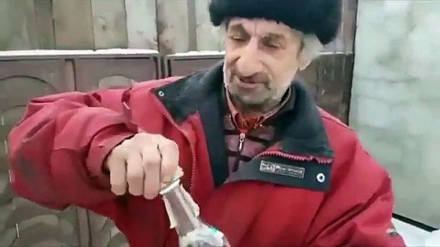 Ce russe boit 3 bouteilles de Vodka !! et tombe...