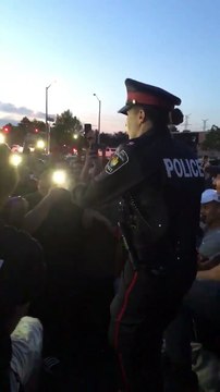 Rap sur Dr Dre par cet policière Canadienne !