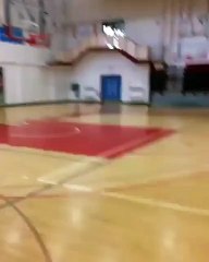 Fail : son dunk se transforme en tir à 3 points