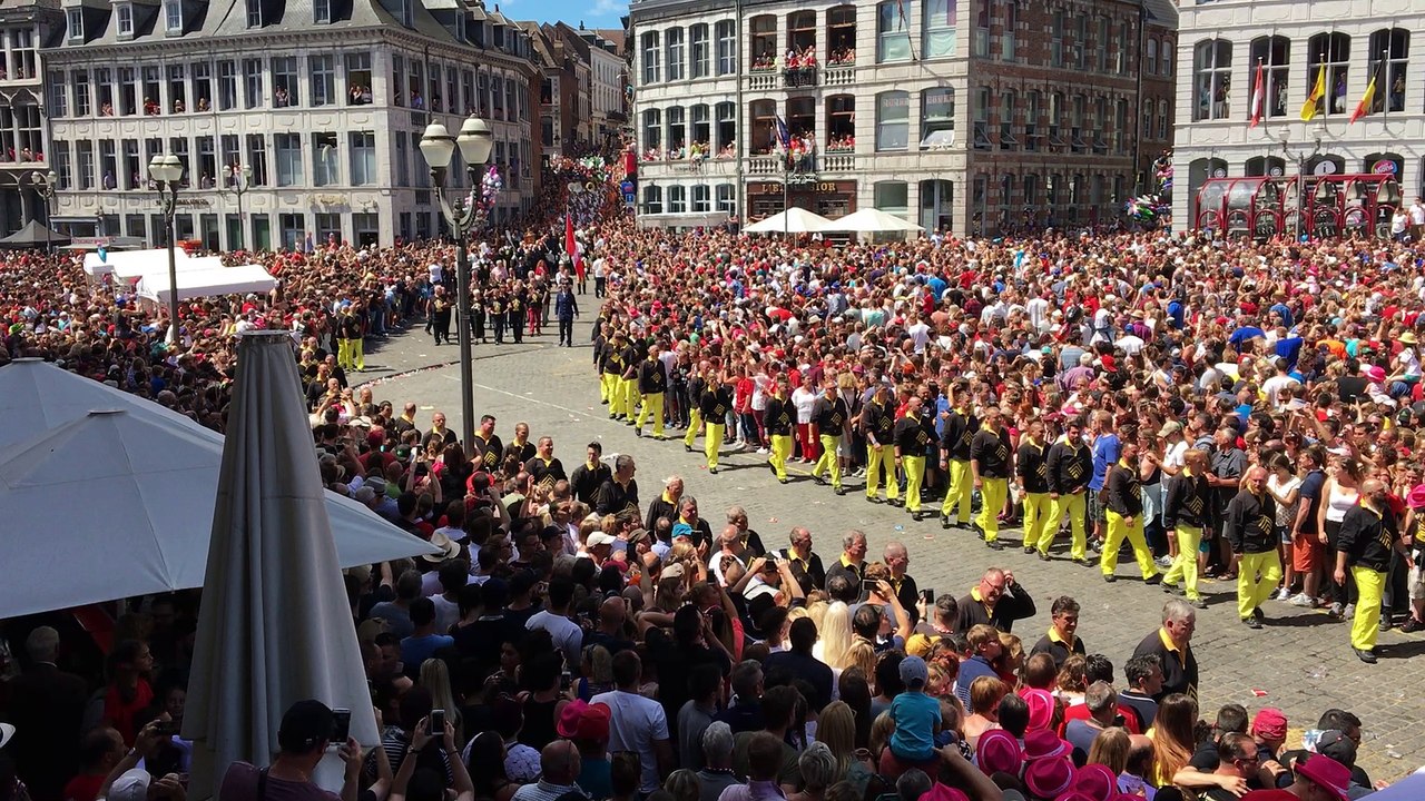 Doudou à Mons: de plus en plus difficile cette Descente de la rue des Clercs
