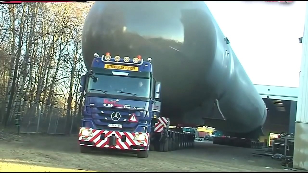 El mayor transportistas y camiones en el mundo! Carga de gran tamaño peligrosa Transporte por carre