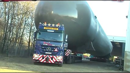 El mayor transportistas y camiones en el mundo! Carga de gran tamaño peligrosa Transporte por carre